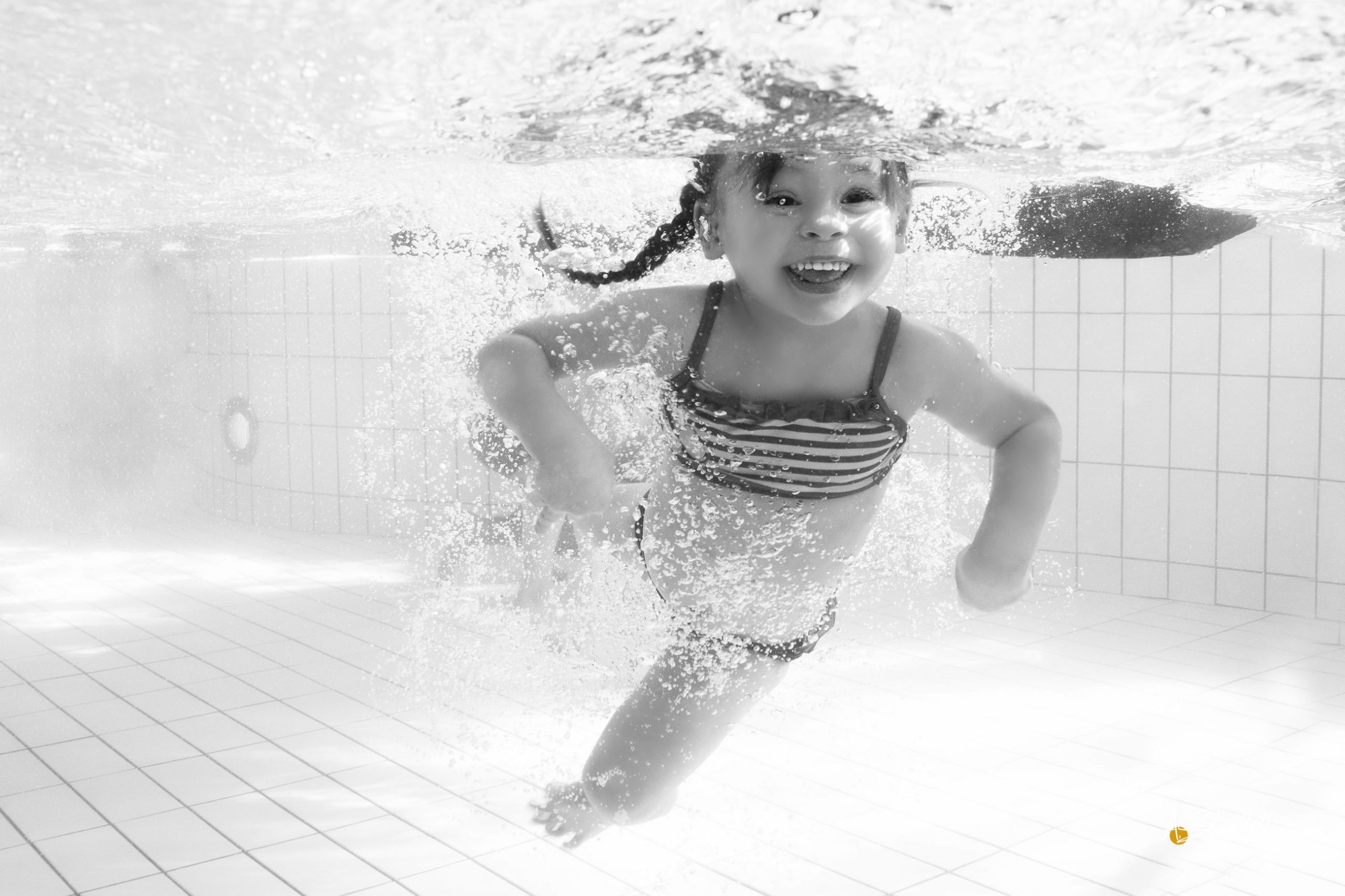 Adeline Sbardella photographe aquatique bubble baby pour les bébés qui aiment l'eau